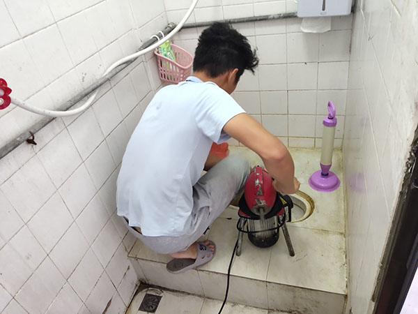 浦北肥皂掉到马桶里把马桶堵住了怎么办?马桶堵住了怎么办