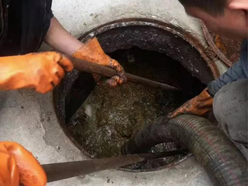 浦北清理化粪池时如何避免沼气的危害?